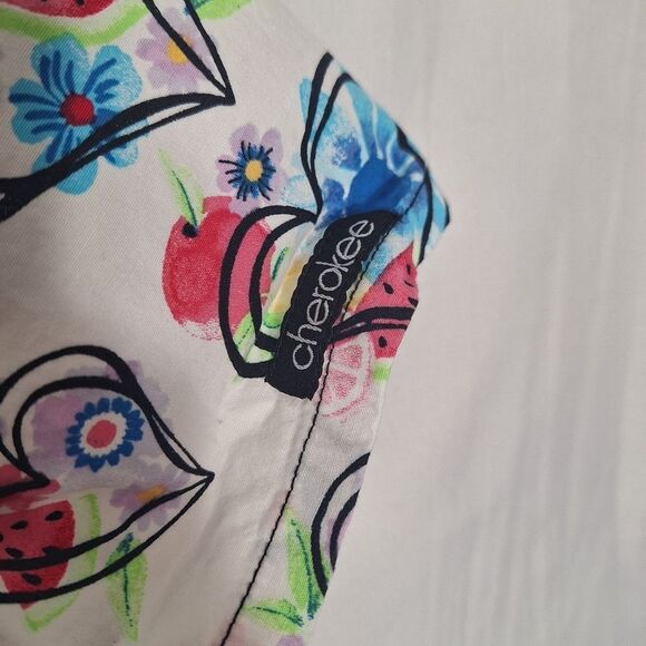 Cherokee Scrub Top Heart Daisy Short Sleeve Stretchy Medical Nurse Work Small - Picture 4 of 7